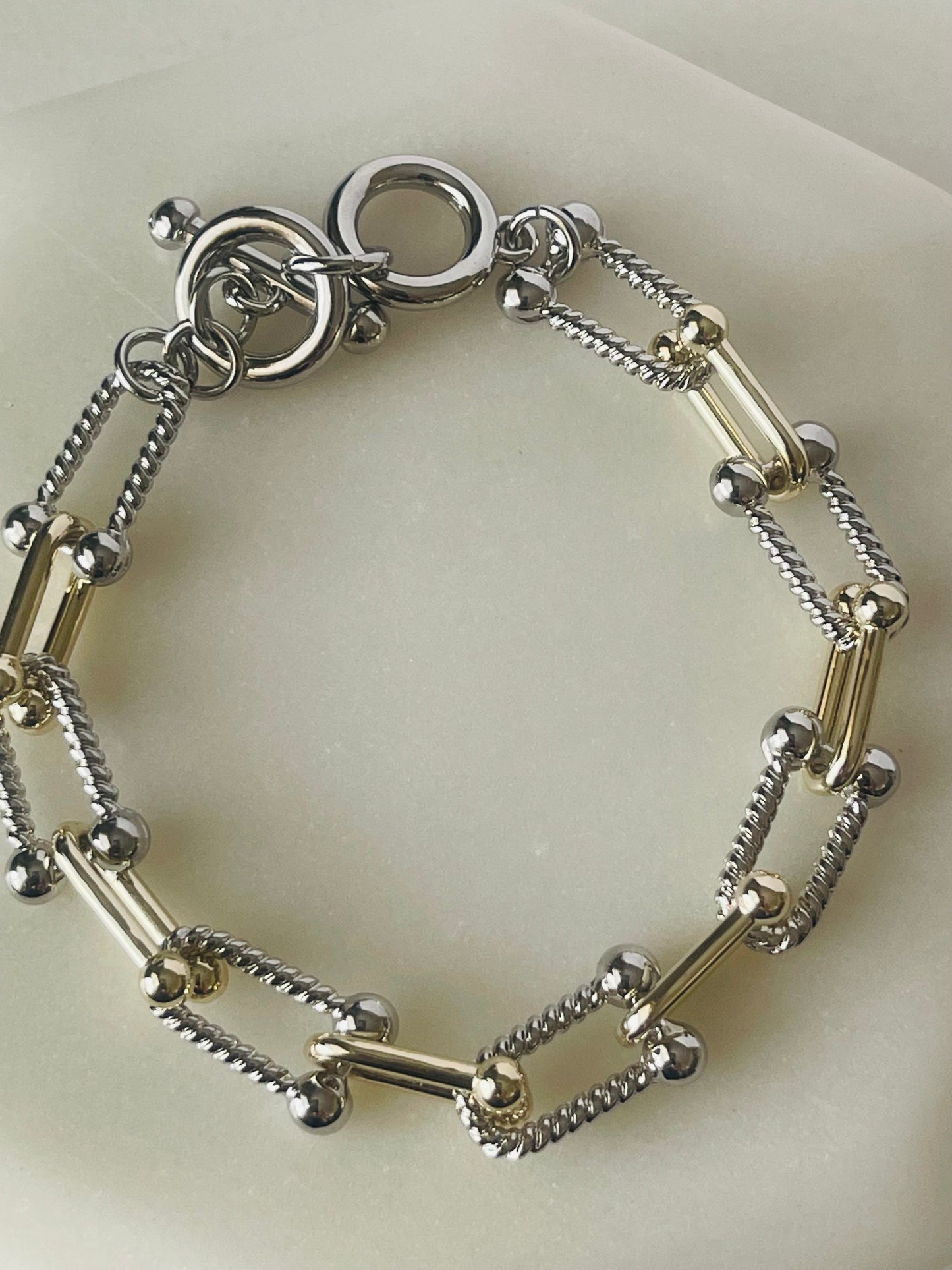 U Link Shape Toggle Bracelet